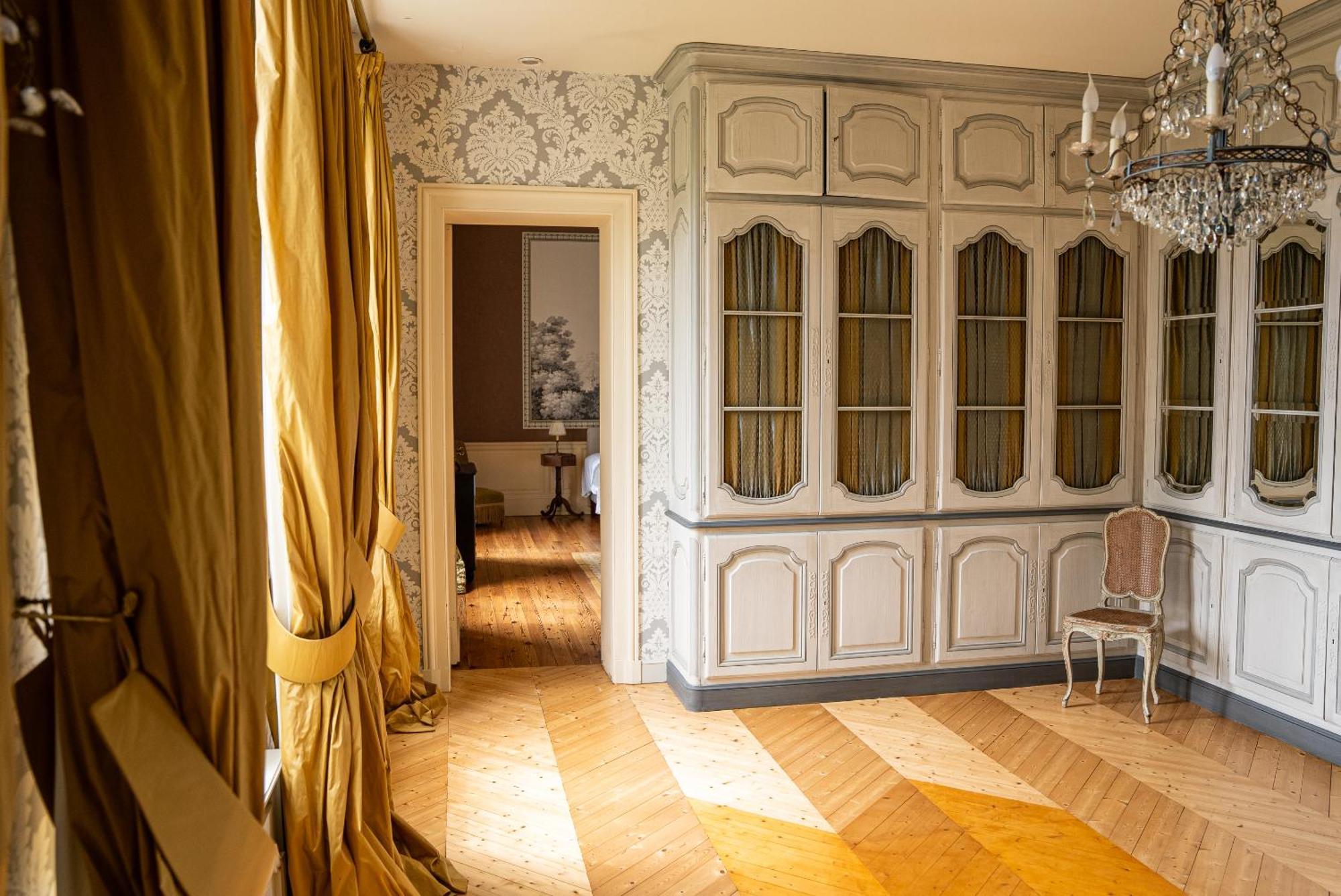 Chateau De Lussac Lussac  Стая снимка